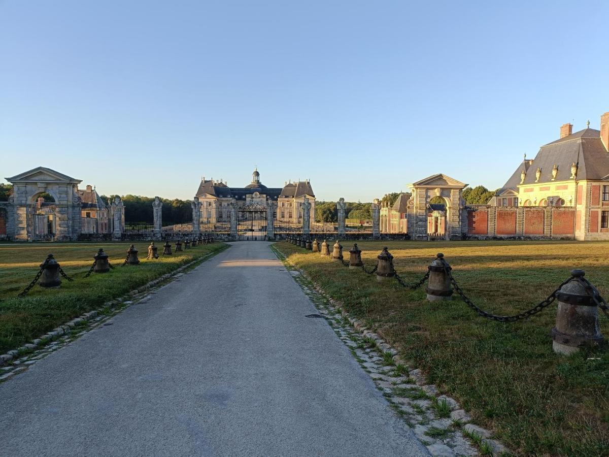 Mettez Vous Au Vert Pres Du Chateau De Vaux Le Vicomte En Sous Sol Semi Enterre Villa Maincy Buitenkant foto